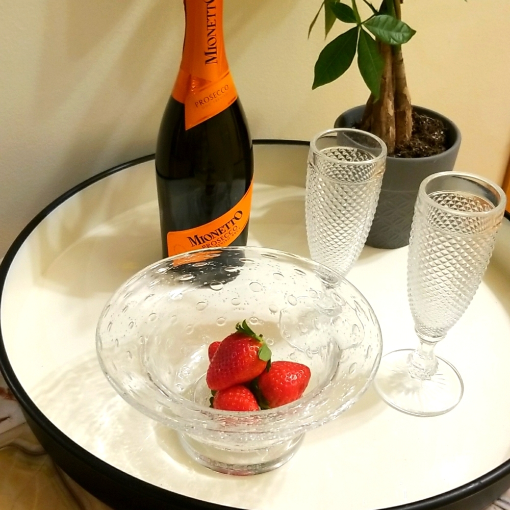 champagne flutes and coordinating bowl.set of 2 glasses